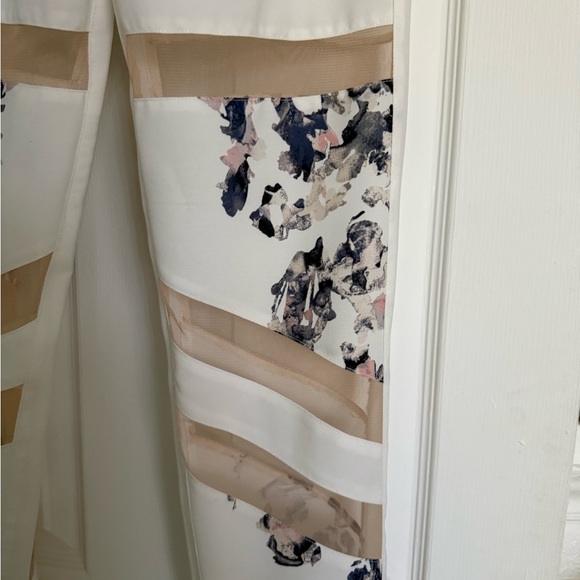 BCBGMAXAZRIA RUNWAY THE
GABRIEL PANTS
Size XXSmall - Picture 8 of 15